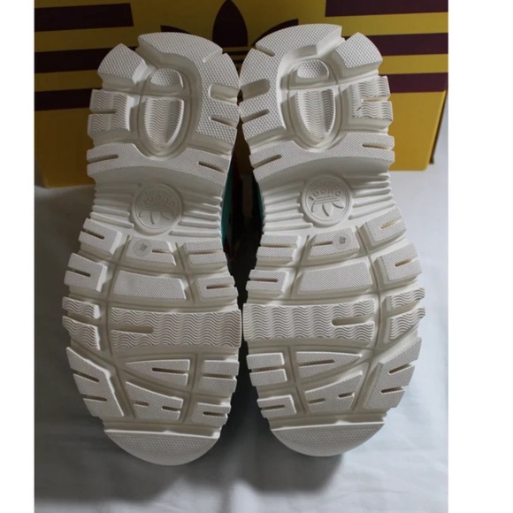 *NIB* GUCCI x Adidas Boots - Picture 6 of 7